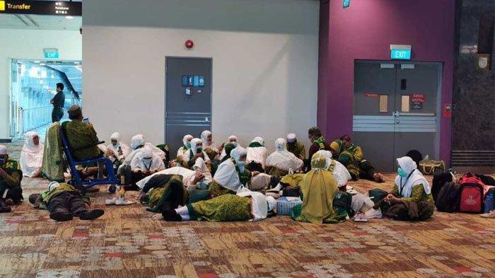 151 jemaah umrah yang diberangkatkan oleh Prabu Tour Palembang