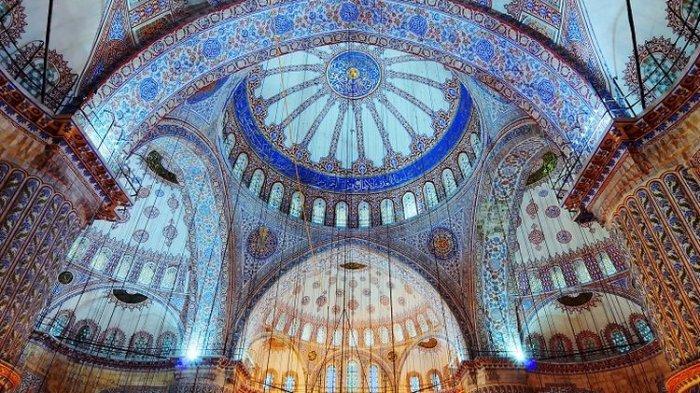 Bagian kubah Masjid Biru Turki.