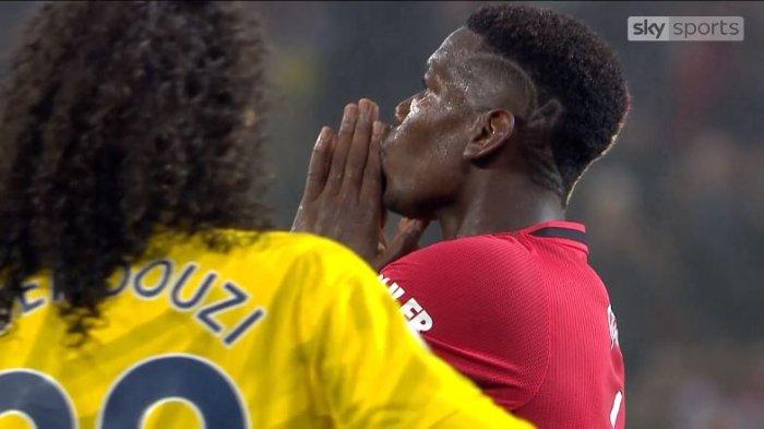 Paul Pogba (kanan) telah dikeluarkan dari skuad Prancis untuk pertandingan Nations League melawan Swedia dan Kroasia setelah dinyatakan positif terkena virus corona.
