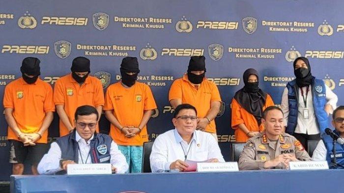 I, JAAS, AIS, AT, dan SE, 5 tersangka kasus rumah produksi film asusila di Jakarta Selatan.