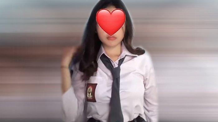 Link sebuah video viral tentang Pacitan viral 35 detik beredar di Twitter dan ternyata adegan siswi SMP dan pacar sedang berhubungan badan di sofa.