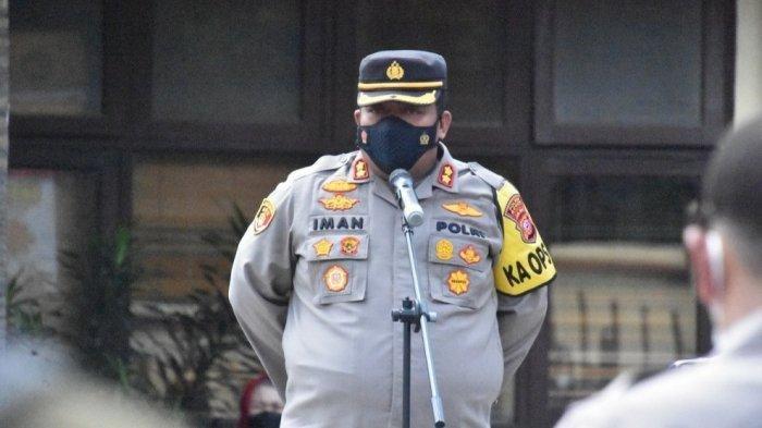 Kapolres Bogor AKBP Iman Imanuddin memimpin apel pergeseran tim vaksinator jajaran Polres Bogor, Sabtu (8/1/2022).