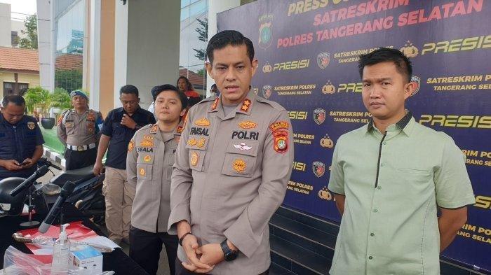 Kapolres Tangerang Selatan, AKBP Faisal Febrianto saat memberikan keterangan soal kasus pembunuhan SD (65) seorang ojek konvensional yang nyawanya dihabisi PP (25) dengan cara sadis di kawasan Pagedangan, Kabupaten Tangerang, Selasa (24/1/2023).