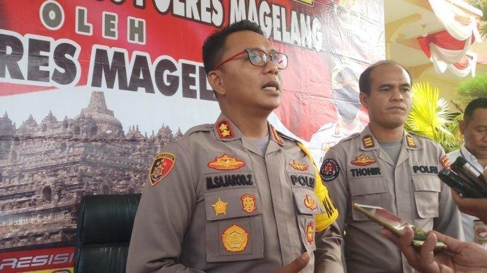 AKBP Mochammad Sajarod Zakun (kiri).