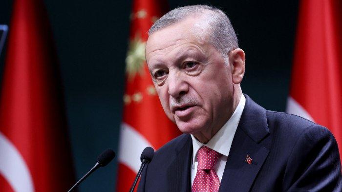 Presiden Turki Recep Tayyip Erdogan berpidato setelah menandatangani keputusan yang mengumumkan bahwa pemilihan umum nasional akan diadakan pada 14 Mei, di Kompleks Kepresidenan atau Kulliye di Ankara pada 10 Maret 2023.