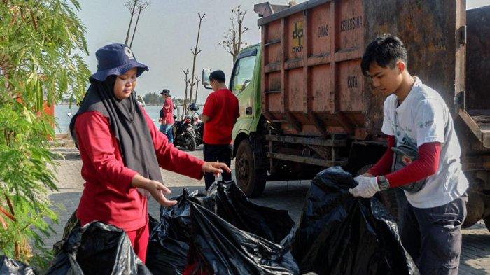 Aksi social Beach Clean Up