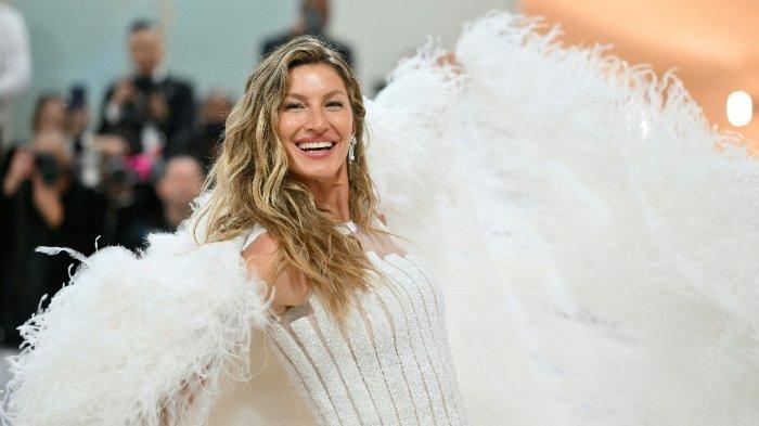 Model Brasil Gisele Bundchen tiba untuk Met Gala 2023 di Metropolitan Museum of Art pada 1 Mei 2023, di New York. Gala mengumpulkan uang untuk Institut Kostum Museum Seni Metropolitan. Tema Gala 2023 adalah 