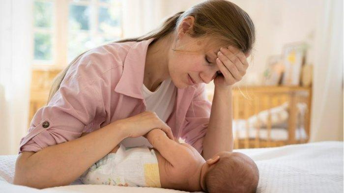 Ilustrasi baby blues - Baby blues merupakan perubahan suasana hati dan perasaan yang sering terjadi pada minggu pertama setelah ibu melahirkan. Simak inilah penyebab, gejala, hingga cara mengatasi baby blues syndrome.