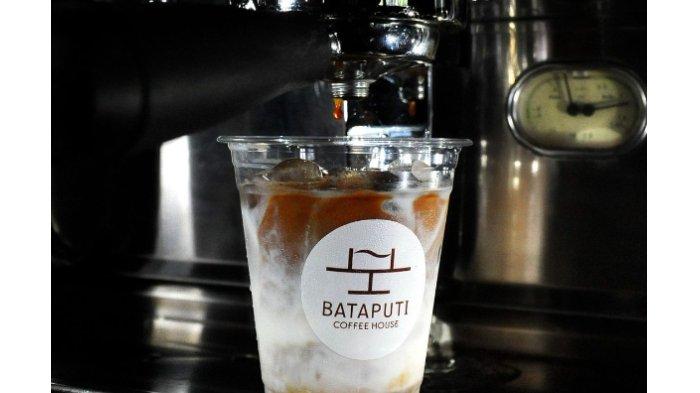 Kopi di Bataputi Coffee House, Malang, Jawa Timur.