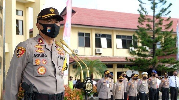 Brigjen. Pol. Mohamad Agung Budijono saat memimpin apel.