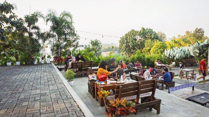 Bukit Delight Cafe Malang