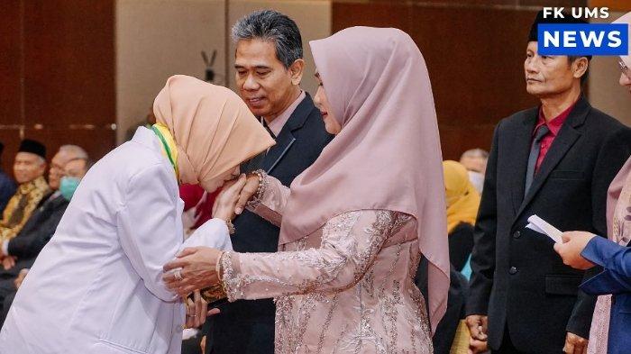 Pengambilan sumpah dokter Universitas Muhammadiyah Surakarta (UMS) ke-46, Minggu (30/4/2023).