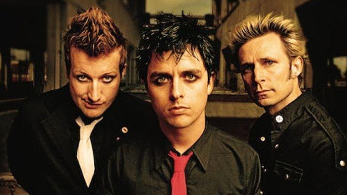 Chord Gitar Wake Me Up When September Ends - Green Day dan Terjemahannya: Summer Has Come and Passed