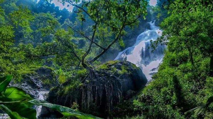 Curug Winong, Wonosobo, Jawa Tengah.