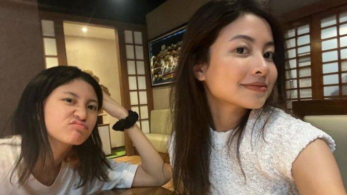 Cut Rashya saat bersama kakak perempuannya