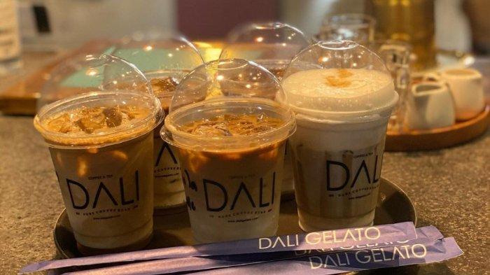 Menu minuman Dali Gelato UMS yang terletak di depan Kampus 1 Universitas Muhammadiyah Surakarta (UMS),  Jalan Garuda Mas Karangasem, Mendungan, Pabelan, Kec. Kartasura, Kabupaten Sukoharjo, Jawa Tengah.