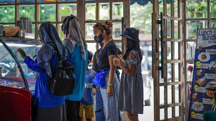 Dali Gelato UMS yang terletak di depan Kampus 1 Universitas Muhammadiyah Surakarta (UMS),  Jalan Garuda Mas Karangasem, Mendungan, Pabelan, Kec. Kartasura, Kabupaten Sukoharjo, Jawa Tengah.
