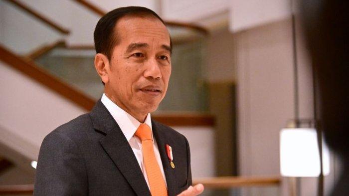 Presiden Joko Widodo saat memberikan keterangan pers menanggapi putusan MK soal gugatan uji materi batas usia capres dan cawapres pada Senin (16/10/2023).
