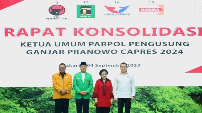 Empat ketua umum partai politik pengusung Ganjar Pranowo bakal calon presiden (bacapres) 2024, yakni dari kiri ke kanan, Ketua Umum Hanura Oesman Sapta Odang, Pelaksana Tugas Ketua Umum PPP Mardiono, Ketua Umum PDI-P Megawati Soekarnoputri dan Ketua Umum Perindo Hary Tanoesoedibjo dalam rapat konsolidasi di Kantor DPP PDI-P, Jalan Diponegoro, Menteng, Jakarta, Senin (4/9/2023).