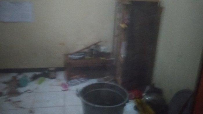 Kondisi Khoirul Mubin Fatyadi (21) saat ditemukan tewas tertelungkup di kamar kontrakannya.