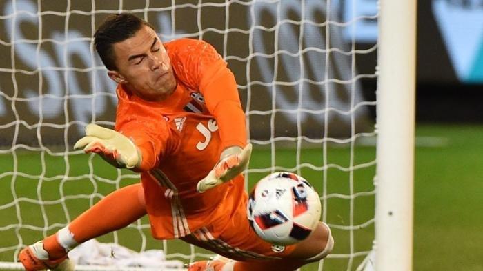 Kiper Juventus keturunan Indonesia, Emil Audero Mulyadi, menggagalkan penalti pemain Melbourne Victory FC