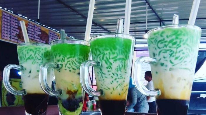 Es Dawet Ayu disajikan di gelas