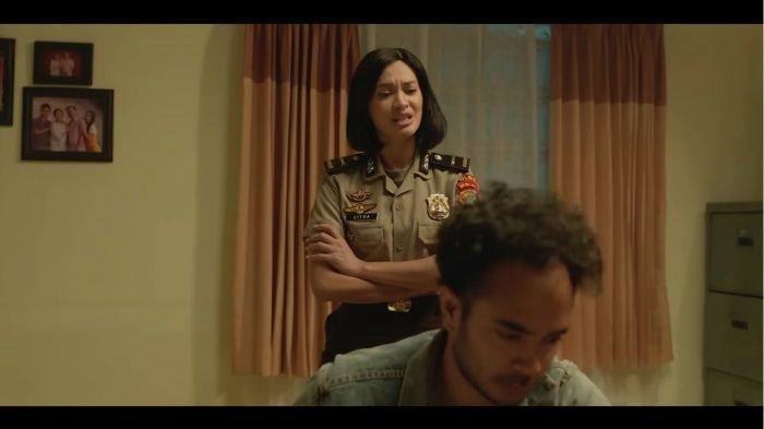 Film Detektif Jaga Jarak
