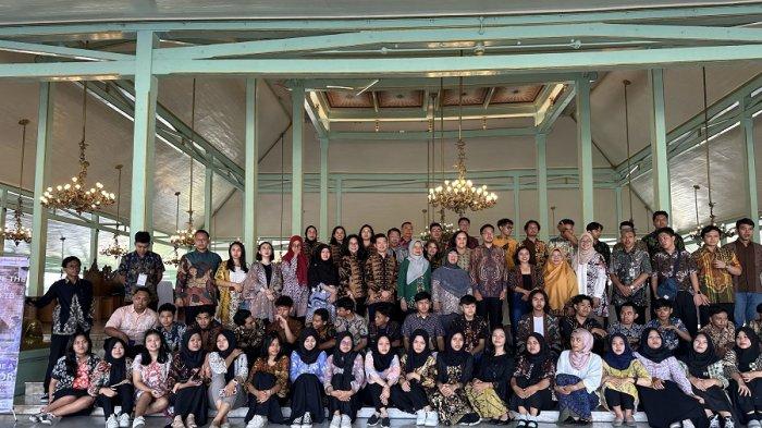 Foto bersama (KGPAA) Mangkunegoro X (kiri) dan Yee Pin Lim,