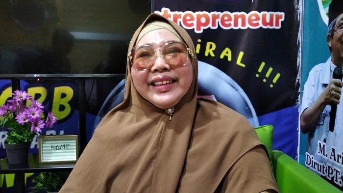 Tante Bestie viral di TikTok mengajak masyarakat beli rumah modal KTP+Nafas.