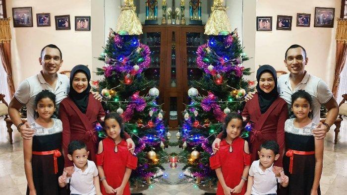 Giovanni Tobing bersama istri dan anak-anaknya