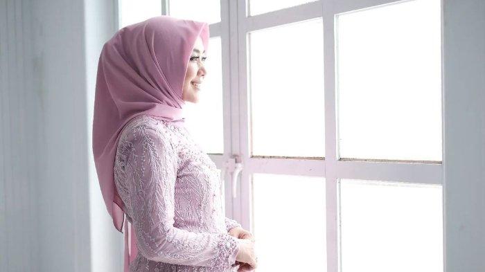 Penyanyi dangdut dan lagu religi Gita KDI.