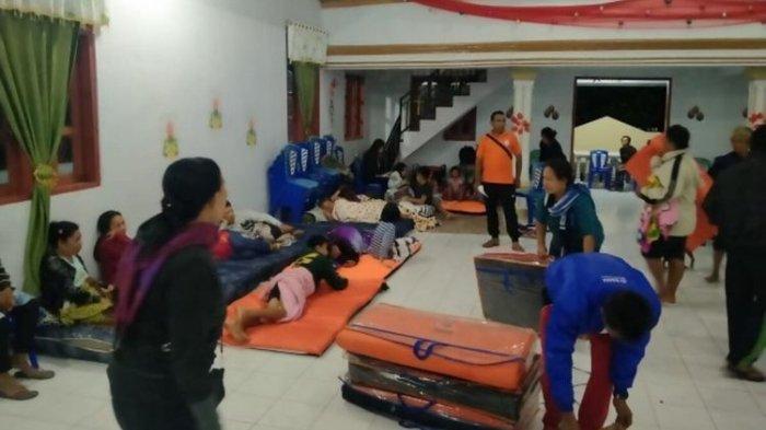 Sebanyak 16 kepala keluarga (KK) atau 73 jiwa diungsikan pasca-status Gunung Karangetang di Sitaro, Sulut dinaikan pada level III atau siaga. Puluhan jiwa yang diungsikan ini merupakan warga Kampung Dompase, Kecamatan Siau Tengah, Sitaro. Mereka tinggal di seberang sungai Batang.