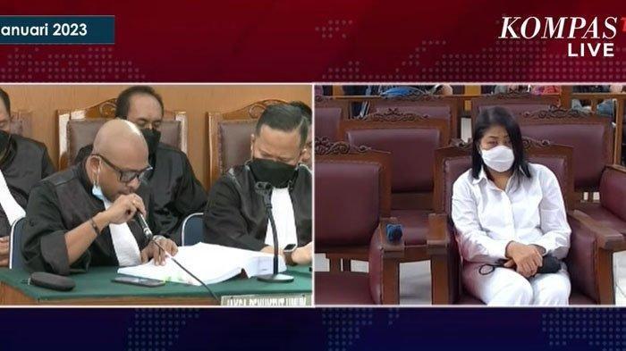 Putri Candrawathi dituntut 8 tahun penjara di PN Jakarta Selatan, Rabu (18/1/2023). Tuntutan 8 tahun penjara ini menimbulkan sorakan