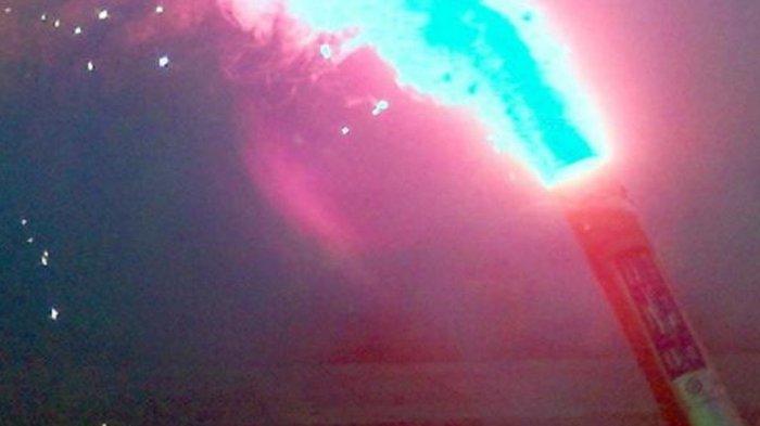 Ilustrasi. Flare atau kembang api penanda, alias suar.(en.wikipedia)