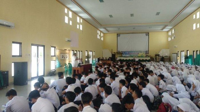 Ilustrasi MPLS. Berikut 18 contoh yel yel MPLS SMA keren dan singkat bisa menjadi referensi untuk digunakan pada kegiatan MPLS.Yel yel MPLS SMA keren singkat ini  bisa untuk membangun semangat dan kekompakan para siswa.