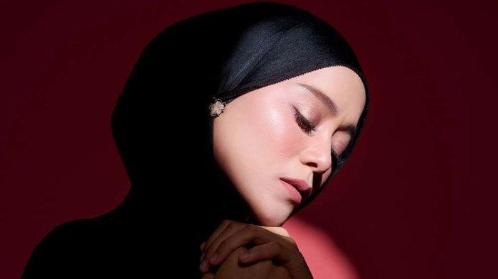 Poster penyanyi Lesti Kejora untuk perilisan lagu Insan Biasa yang video klipnya diluncurkan pada Rabu (15/3/2023).