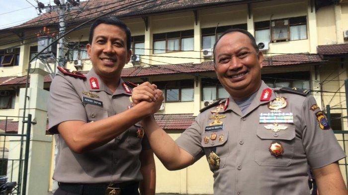 Kapolda DIY Brigjend Pol Ahmad Dofiri bersalam komando dengan mantan Kapolda DIY Irjen Pol Prasta Wahyu Hidayat