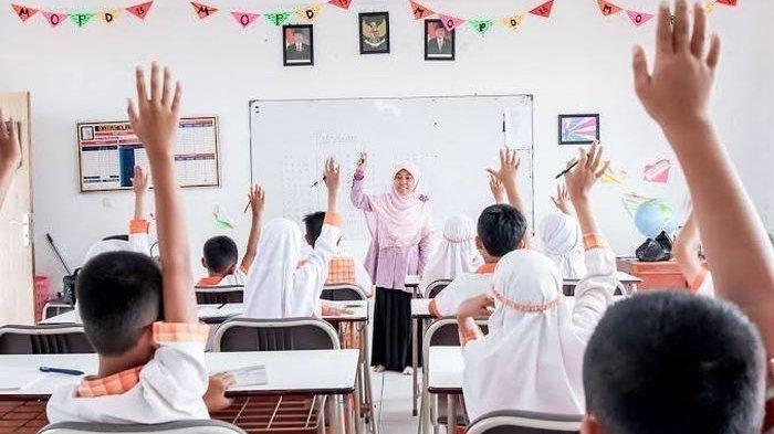 Aktivitas belajar mengajar di sekolah