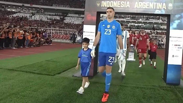 Jan Ethes cucu Jokowi yang menjadi player escort.