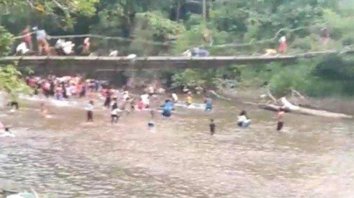 Jembatan di Sekadau mendadak putus