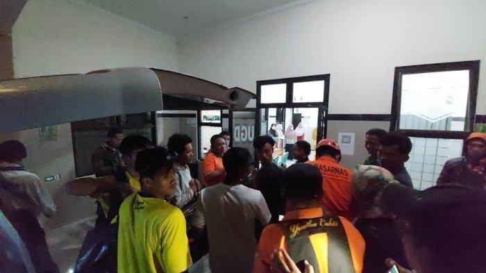 Jenazah mahasiswi Undip, Anindita Syafa Nabila Rizky yang meninggal di Gunung Lawu, tiba di Puskesmas Jenawi Kabupaten Karanganyar, Jawa Tengah, Minggu, 25 Juni 2023.