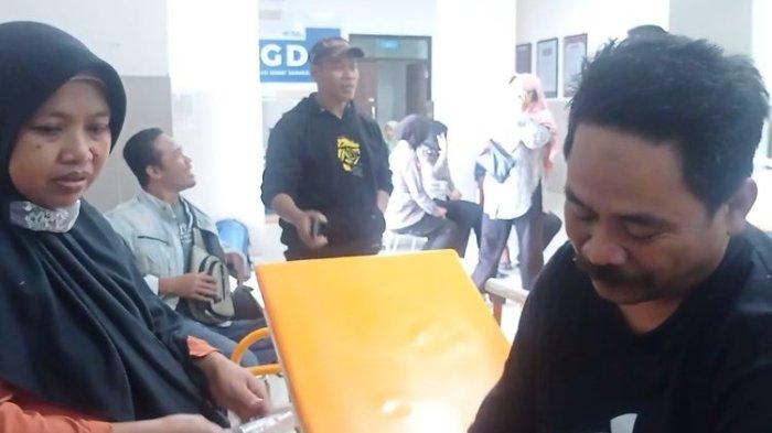 Pasangan suami istri Sri Utami dan Sutarjan yang selamat dari Kecelakaan maut terjadi di Jl Raya Ngawi – Maosapati, Kabupaten Magetan, Jawa Timur antara Bus Sumber Selamat yang melaju dari arah Utara menuju ke Selatan sementara Bus Eka melaju dari arah Magetan menuju ke Ngawi.