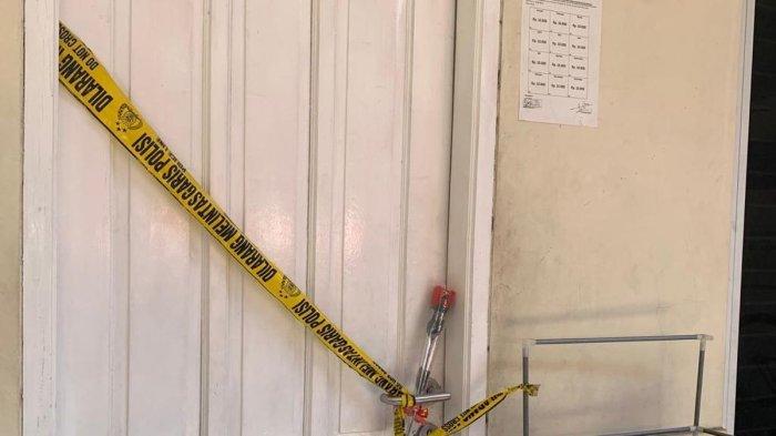 Kondisi rumah kontrakan atau tempat kejadian perkara (TKP) terbunuhnya MSD (24) ditangan suaminya sendiri Nando (25) di Jalan Cikedokan, Desa Sukadanau, Cikarang Barat, Kabupaten Bekasi, Selasa (12/9/2023).