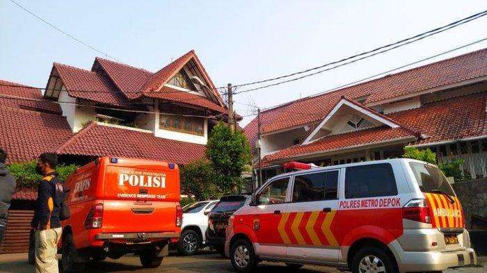 Suasana tempat kejadian perkara penemuan jenazah ibu dan anak di kediamannya, Perumahan Bukit Cinere, Cinere, Depok, Kamis (7/9/2023) siang.
