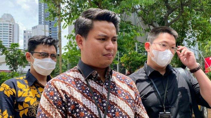 Kuasa Hukum AG (15) pelaku penganiaya D (17), Mangatta Toding Allo saat mendatangi Polda Metro Jaya, Senin (6/3/2023).