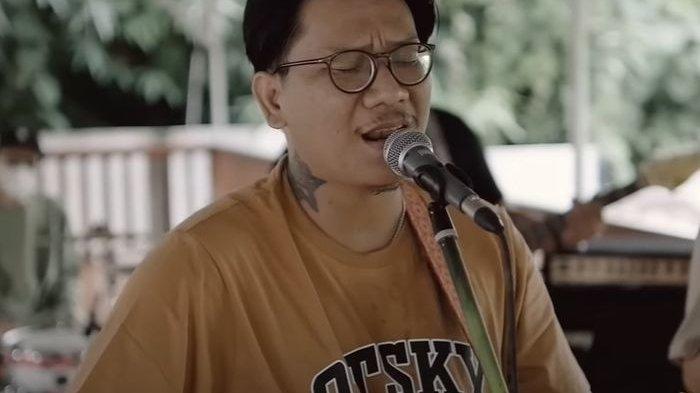 Ilustrasi lirik lagu 'Nanti Kita Seperti Ini' - Batas Senja x Otsky.