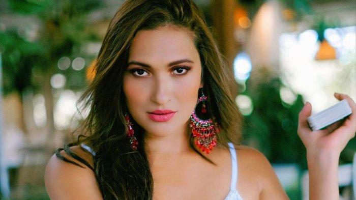 Karenina Anderson aktris yang ditangkap Polres Metro Jakarta Selatan karena mengonsumsi narkoba jenis ganja.