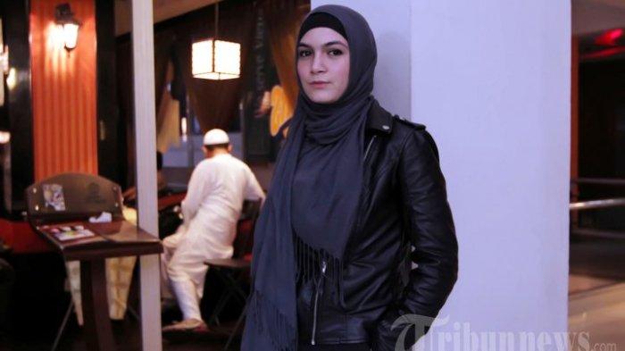 Pemain film Kia Poetri saat ditemui pada acara syukuran film drama romantis yang berjudul 'Udah Putusin Aja' di kawasan Setiabudi, Jakarta Selatan, Jumat (13/2/2015).