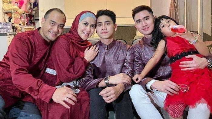 Kiri ke kanan: Ferry Irawan, Venna Melinda, Athalla Naufal, Verrell Bramasta, dan Vania Athabina