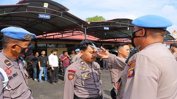Kabid Propam Polda Kalbar, Kombes Pol Andree Ghama Putra melaksanakan mitigasi, gaktiblin dan rehab personel dalam rangka meminimalisir pelanggaran disiplin maupun Kode Etik Polri di jajaran Polres Sintang, Kamis 19 Mei 2022.